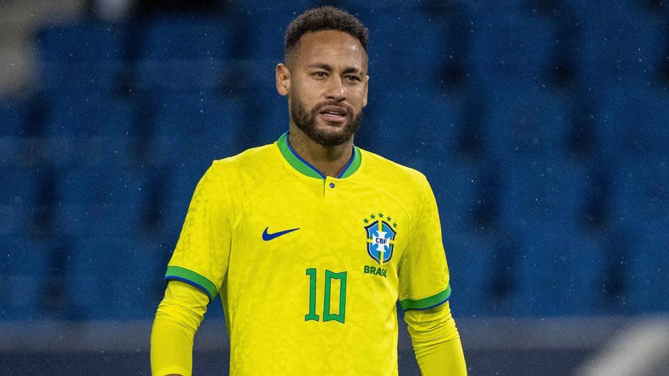 Neymar Katar’da son kez forma giyebilir