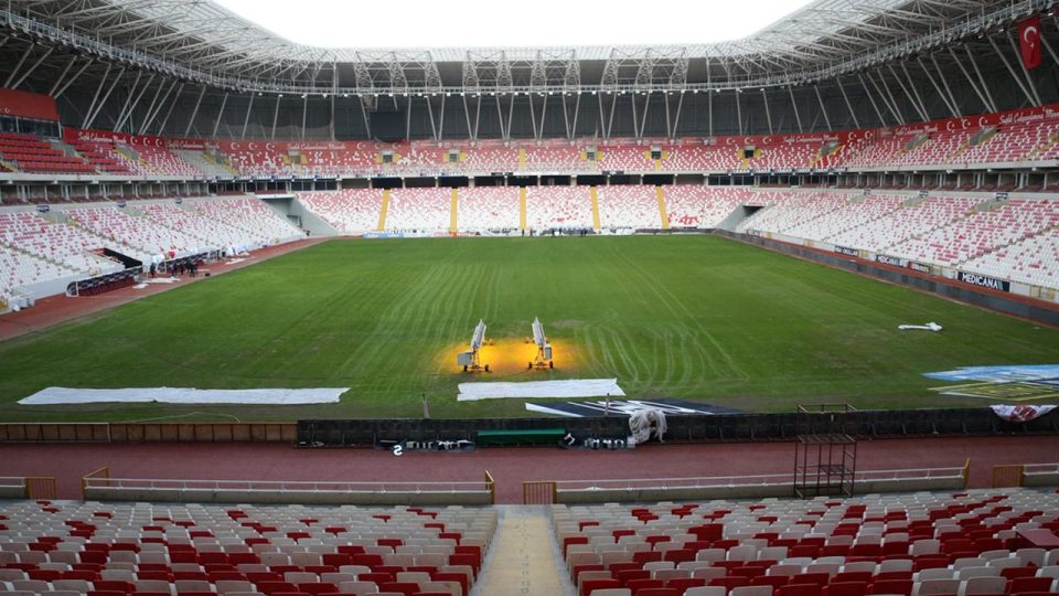 Sivas 4 Eylül Stadyumu’nun zemininde inceleme yapıldı
