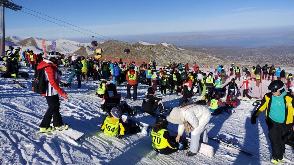 Snowboard 1. etap müsabakaları Erciyes’te yapıldı