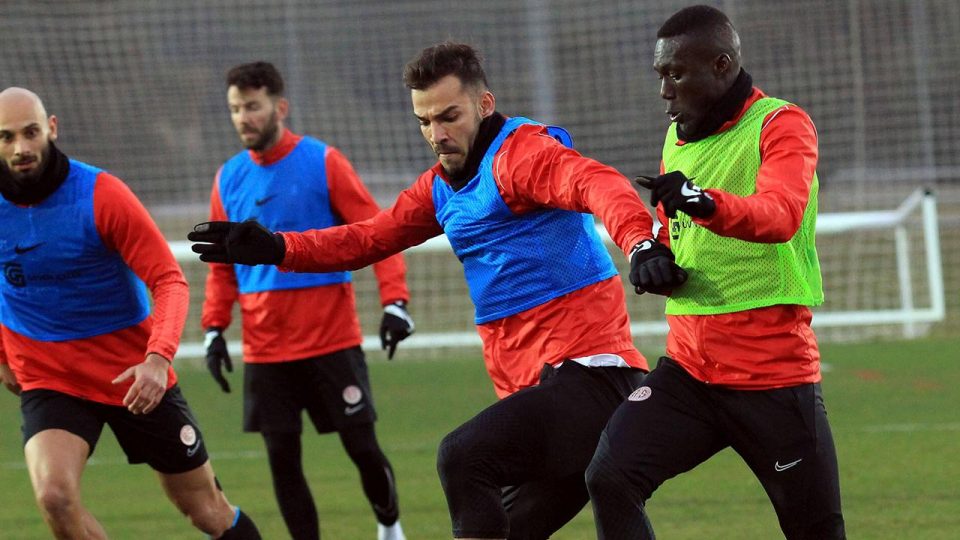 Antalyaspor Beşiktaş maçına 18 eksikle çıkacak