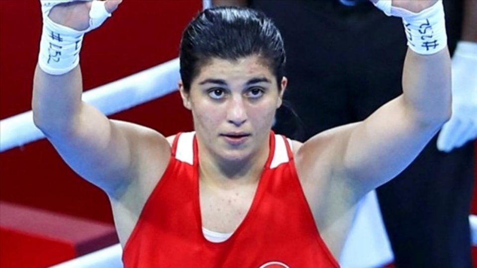 Busenaz Sürmeneli’den anlamlı davranış