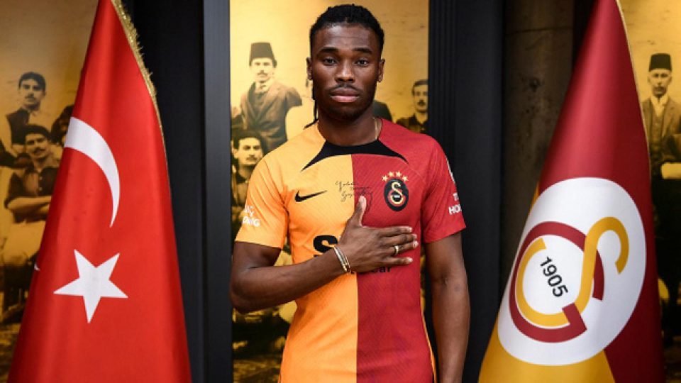 Galatasaray’ın ilk Kanadalı futbolcusu Adekugbe