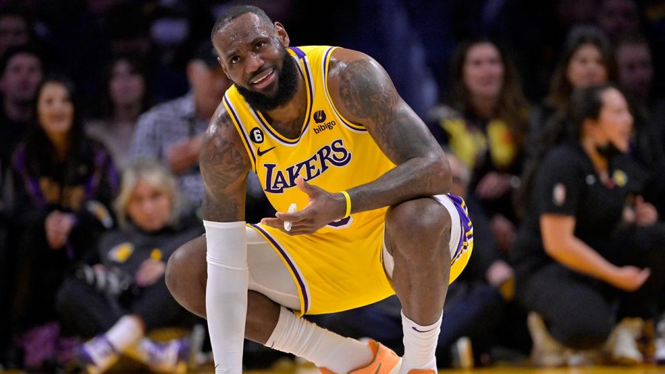 Lakers’ta LeBron James sakatlandı