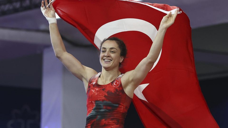 Milli güreşçi Bediha Gün’den gümüş madalya
