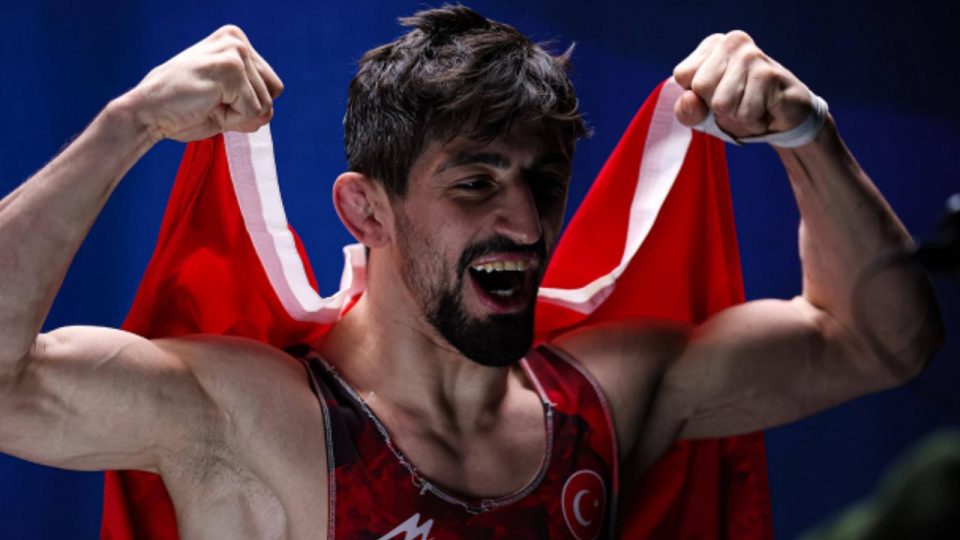 Milli güreşçi Kerem Kamal’dan altın madalya