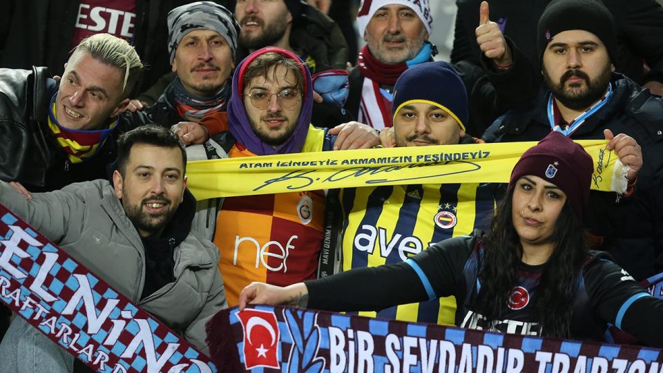 Trabzon’da atkı ve bereler deprem bölgesine