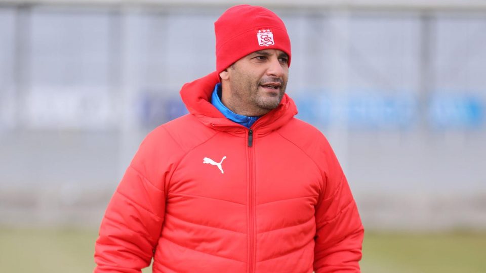 Yardımcı antrenör Ayhan Tenbeloğlu depremde vefat etti