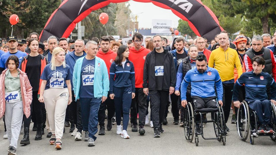 Bakan Kasapoğlu, farkındalık koşusuna katıldı