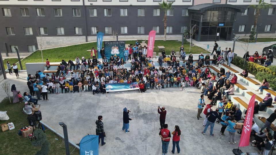 Depremzede çocuklar “İyilik Kupası” ile yaralarını sarıyor
