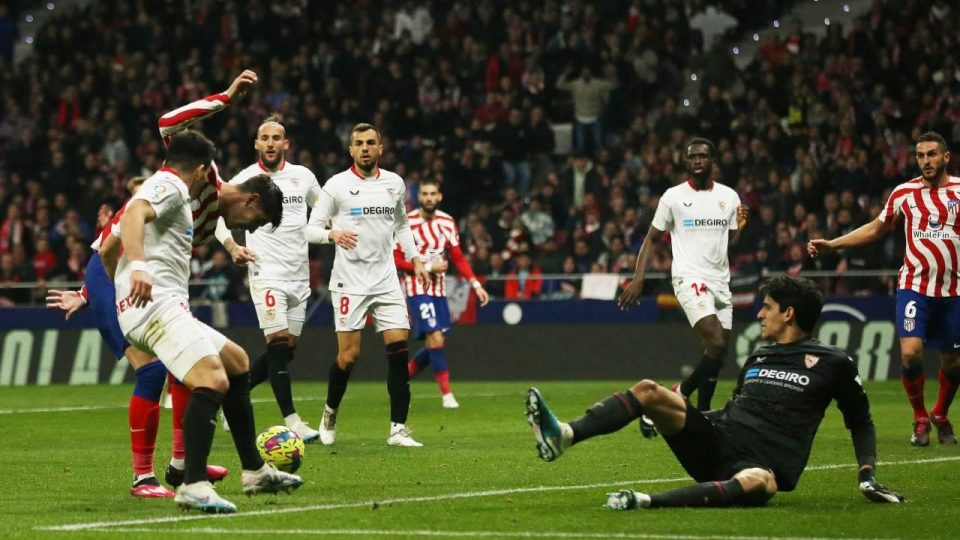Fenerbahçe’nin rakibi Sevilla, Atletico’dan fark yedi