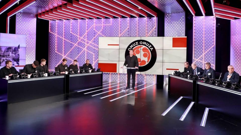 Futbol ailesi depremzedeler için ‘Omuz Omuza’ verdi