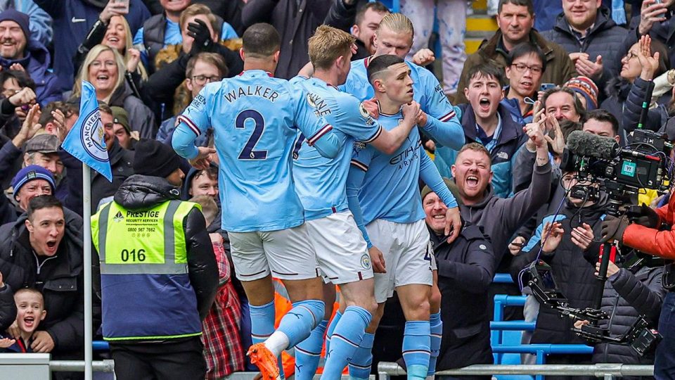 Manchester City iki golle kazandı