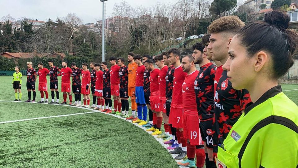 Zonguldak’ta amatör lig hakem ve futbolcuları depremde hayatını kaybedenleri andı