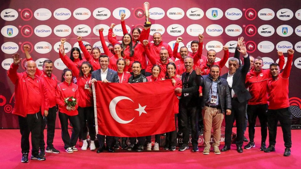 Kadın Güreş Milli Takımı Avrupa ikincisi oldu
