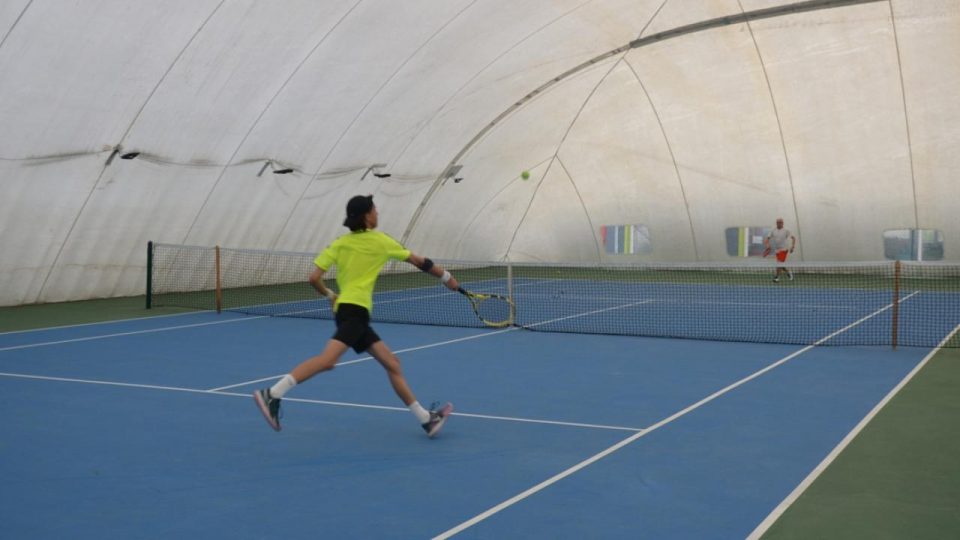 Manisa’da “Büyükler Hafta Sonu Tenis Turnuvası” başladı