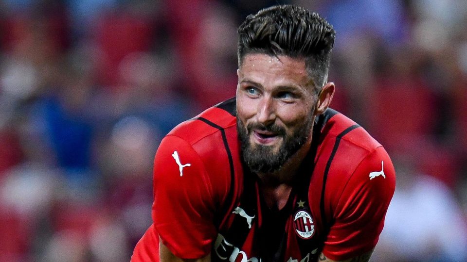 Olivier Giroud Milan’da kaldı