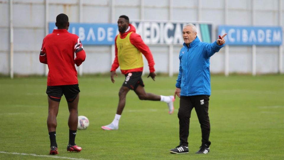 Sivasspor’da Fenerbahçe maçı hazırlıkları sürüyor