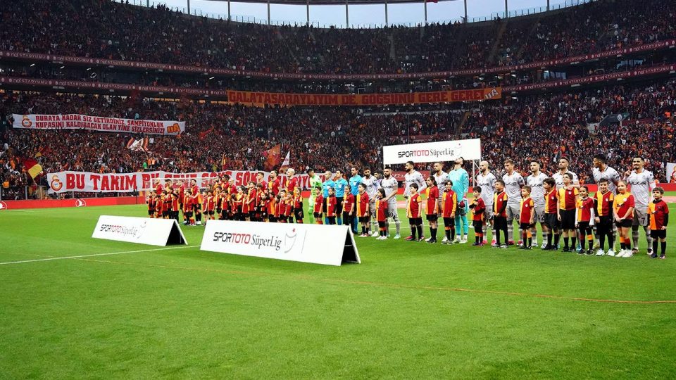 Galatasaray’da tek, Başakşehir’de 6 değişiklik