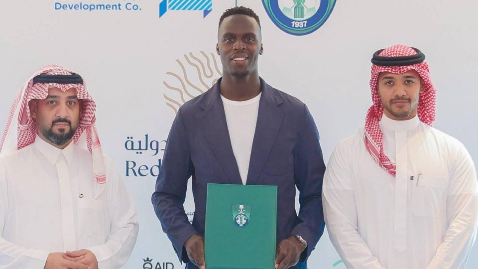 Al-Ahli, kaleci Mendy’yi renklerine bağladı