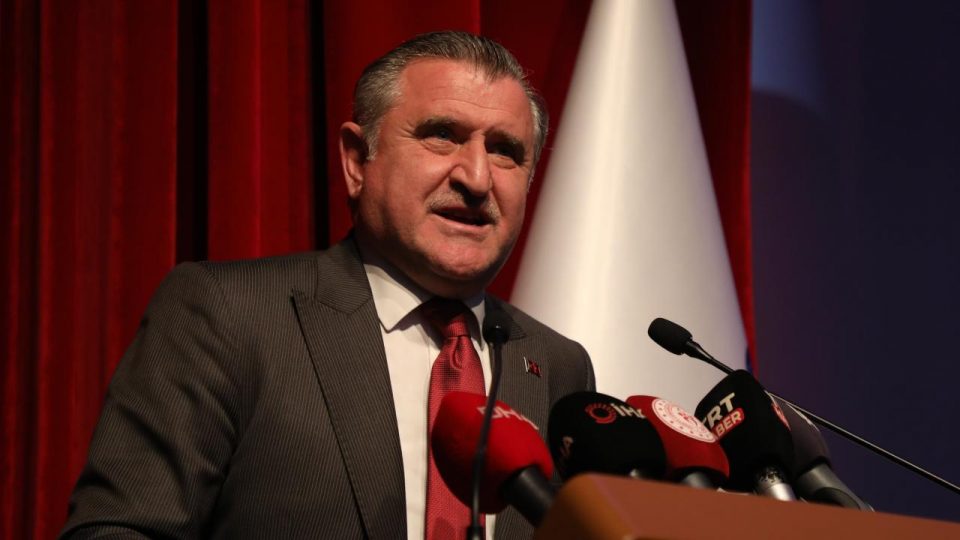 Bakan Bak Avrupa şampiyonu olan milli para tekvando takımını tebrik etti