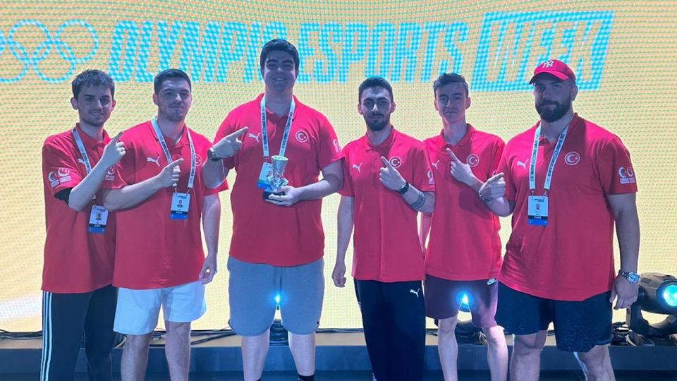 E-Spor Milli Takımı Singapur’da şampiyon oldu
