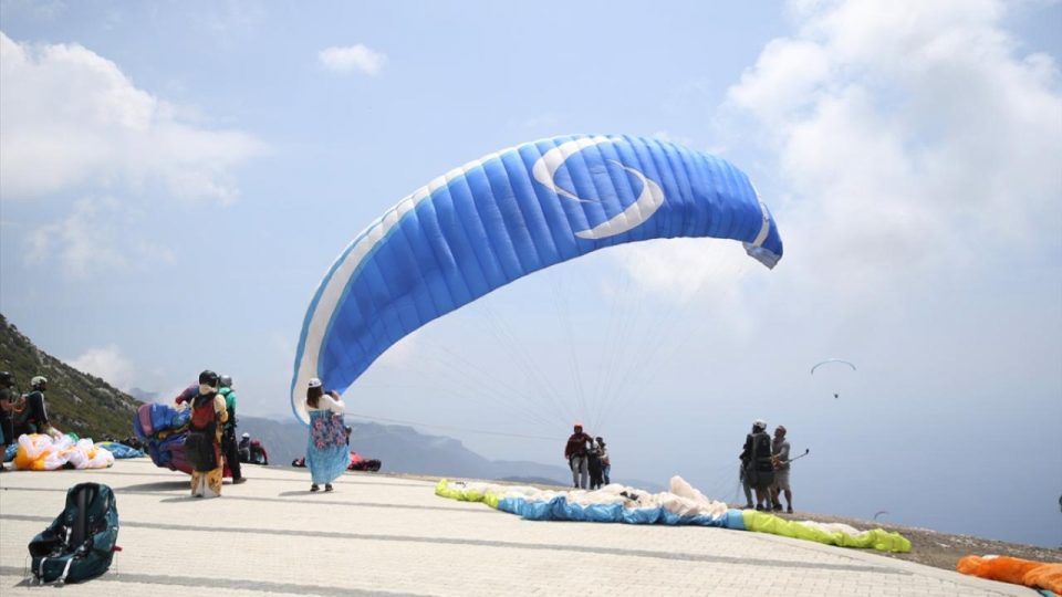 Fethiye ilçesindeki Babadağ bu yıl 55 ülkeden yamaç paraşütü sporcusunu ağırladı