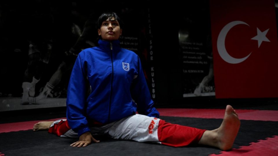Kick boks şampiyonu Elif Durulmuş pistlerde de zirveyi hedefliyor