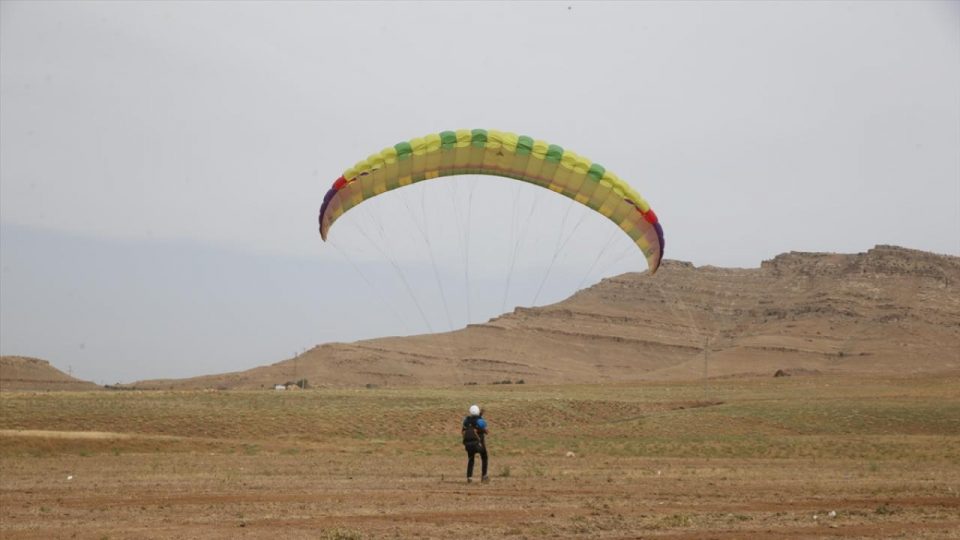 Mardin’de Türkiye Yamaç Paraşütü Hedef Şampiyonası başladı