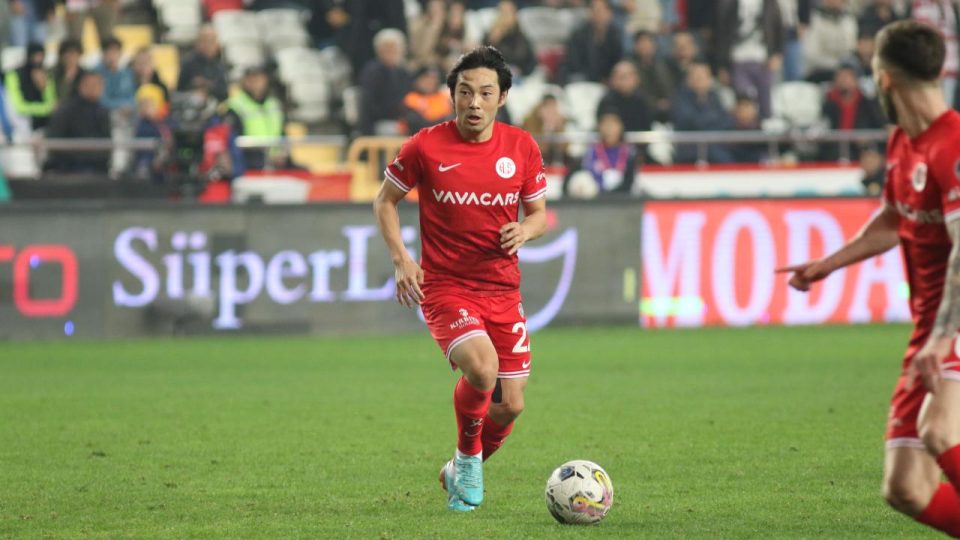 Antalyaspor’da Japon orta saha Nakajima ile yollar ayrıldı