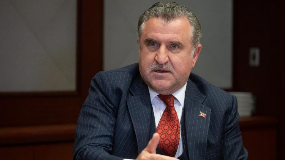 Bakan Bak, Avrupa Oyunları’nda madalya kazanan sporcuları tebrik etti