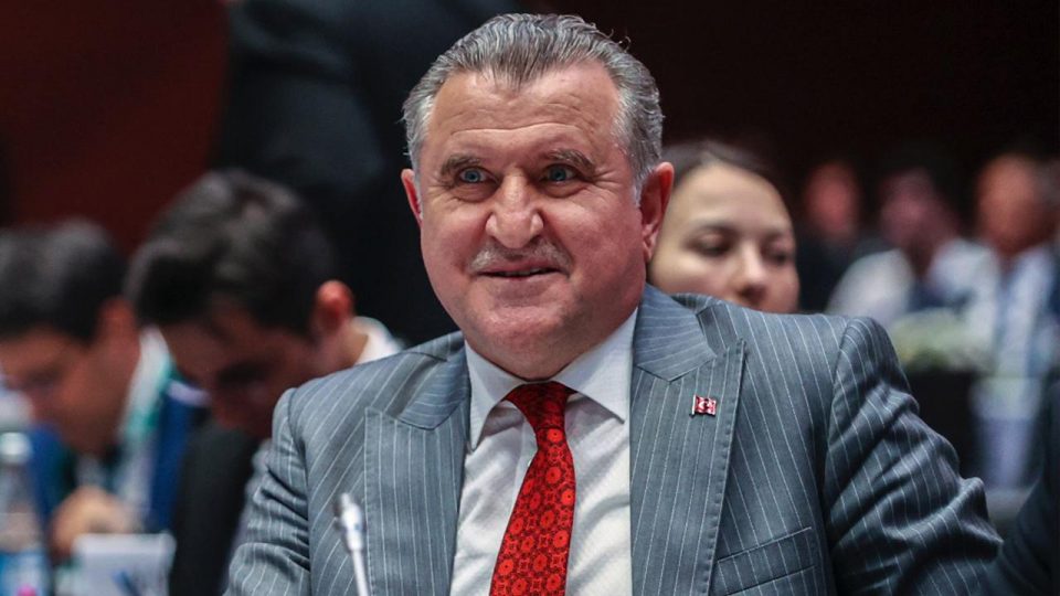Bakan Osman Aşkın Bak’tan milli para atletler Oğuz Akbulut ve Mikail Al’a tebrik
