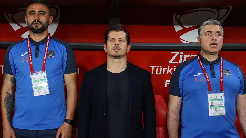 Başakşehir’de 7 antrenör ile yollar ayrıldı