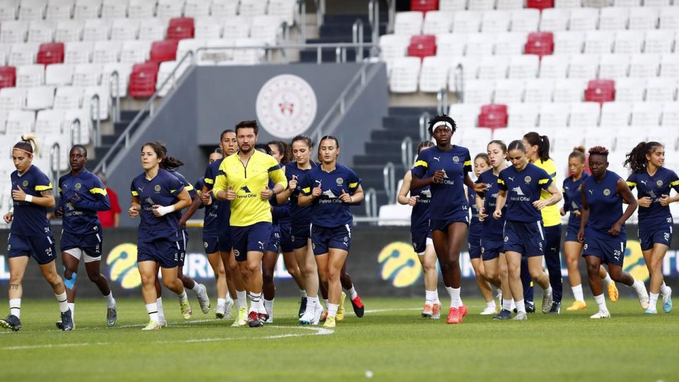 Fenerbahçe Kadın Futbol Takımı’nda yeni sezon yapılanması sürüyor