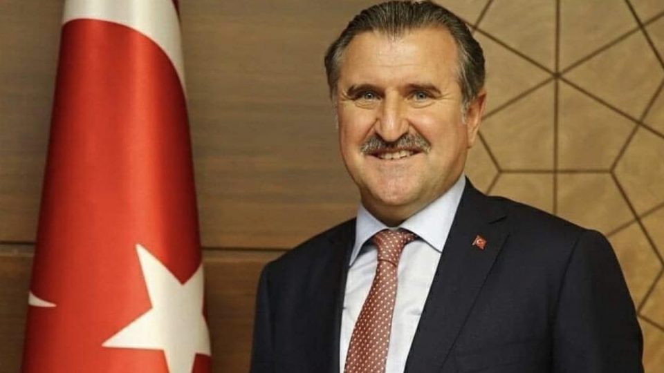 Gençlik ve Spor Bakanı Bak milli atlet Muhammet Khalvandi’yi tebrik etti