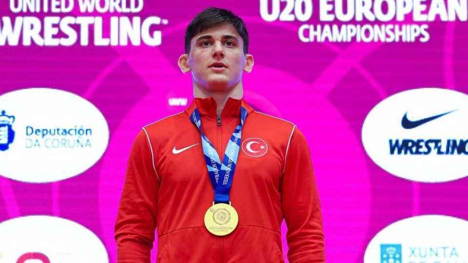 Milli güreşçiler 20 Yaş Altı Avrupa Şampiyonası’nda 3 madalya kazandı