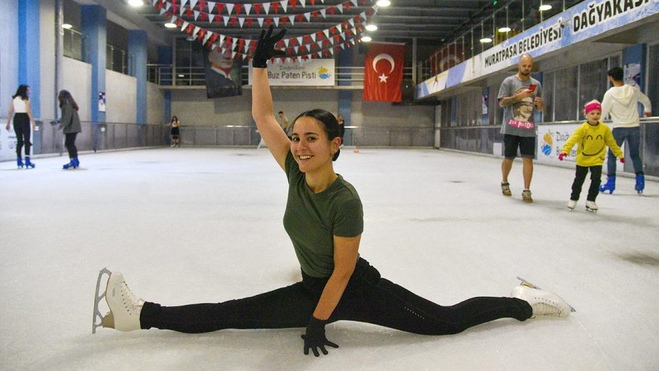Selin Eren’in hedefi artistik buz pateninde dünya şampiyonluğu