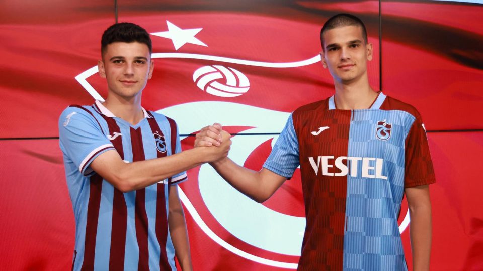 Trabzonspor altyapısından 2 oyuncusu ile profesyonel sözleşme imzaladı