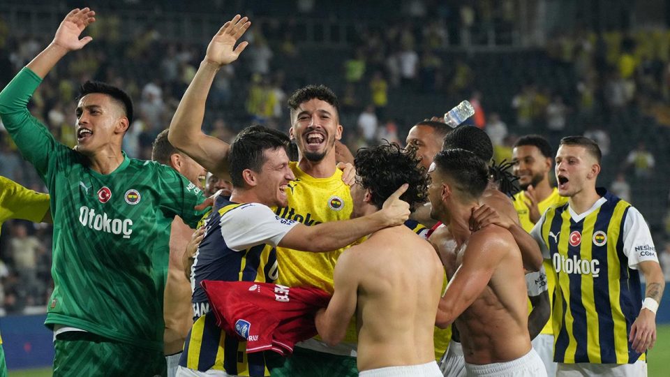 Fenerbahçe geriden gelerek büyük avantaj sağladı