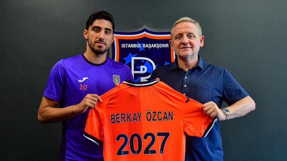 Başakşehir Berkay Özcan’ın sözleşmesini 2027’ye kadar uzattı