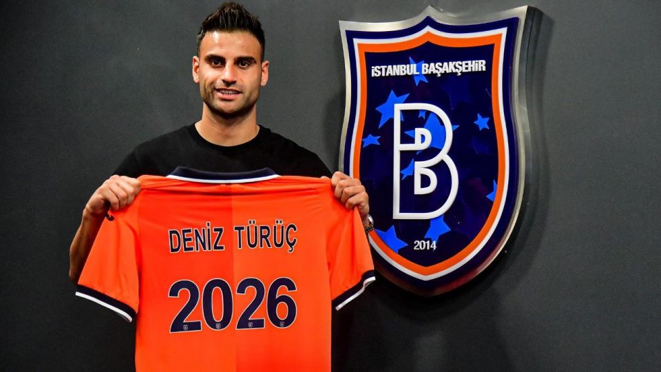 Başakşehir’de Deniz Türüç’ün sözleşmesi uzatıldı