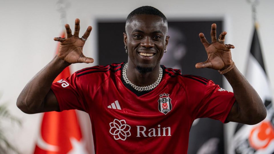Beşiktaş’ta Eric Bailly imzayı attı
