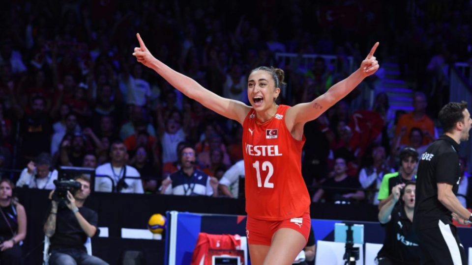 Milli voleybolcu Elif Şahin: Sahaya karakterimizi yansıttık