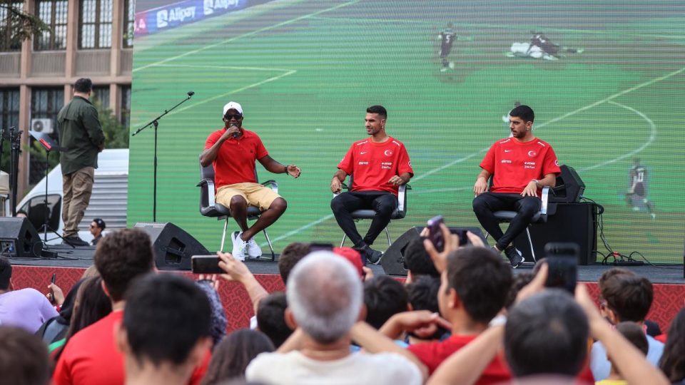 Milliler Eskişehir’de taraftarla buluştu