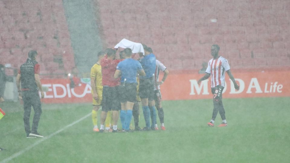 Samsunspor-İstanbulspor maçına sağanak ertelemesi