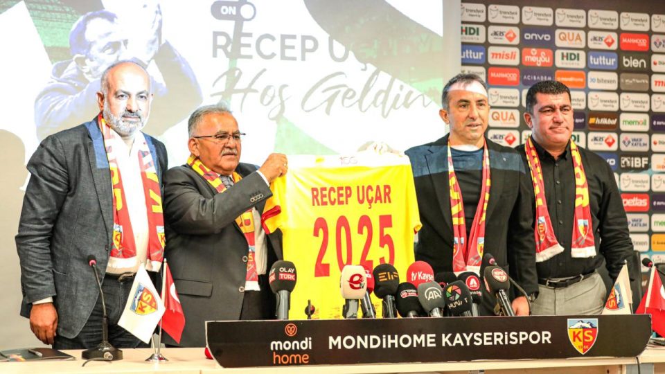 Teknik direktör Recep Uçar Kayserispor ile sözleşme imzaladı