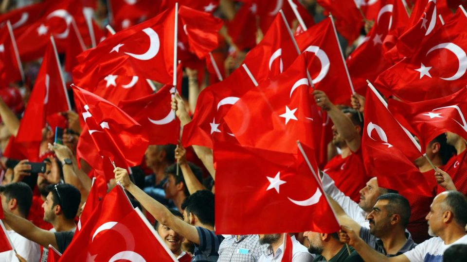 Türkiye-Ermenistan maçında tribünler Türk bayraklarıyla donatılacak