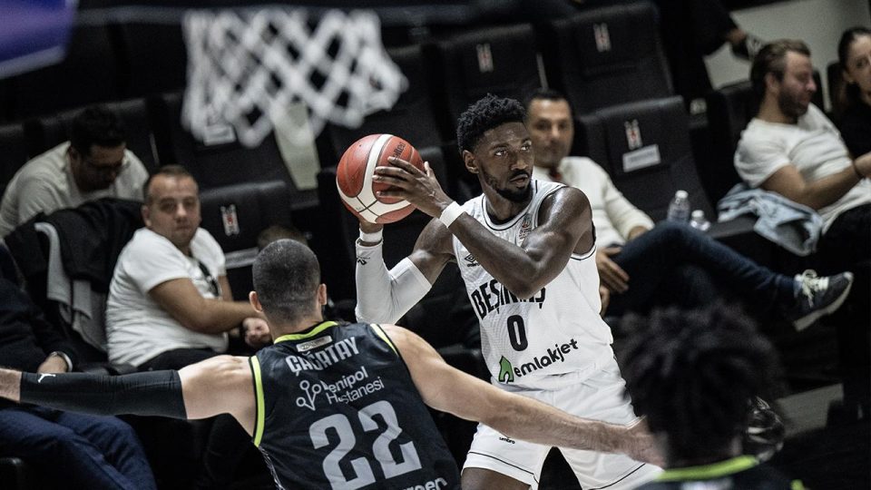 Beşiktaş Emlakjet zorlu mücadele için Paris deplasmanında