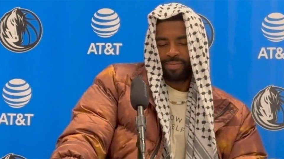 NBA oyuncusu Irving basın toplantısına Filistin kefiyesiyle çıktı