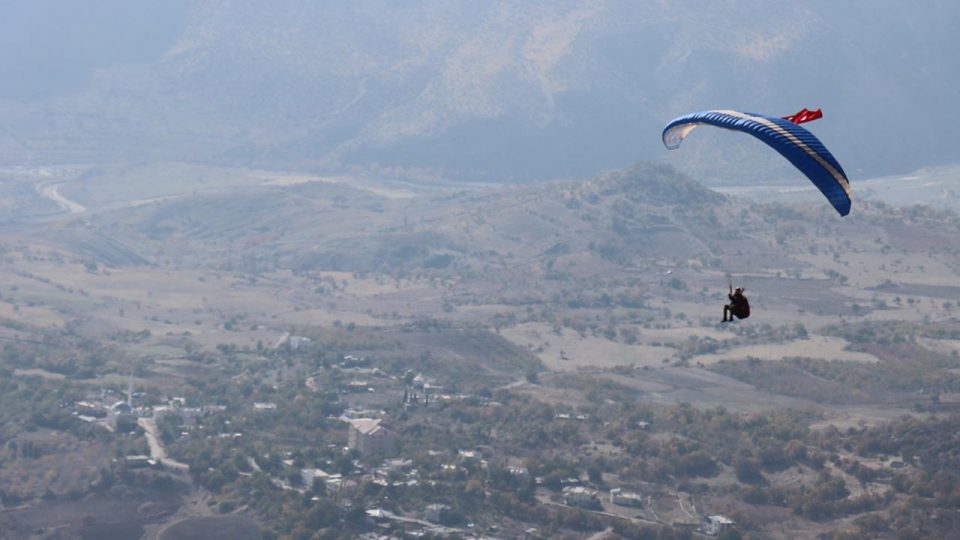 Fransız sporcu Adıyaman’da yamaç paraşütü uçuşlarına katıldı